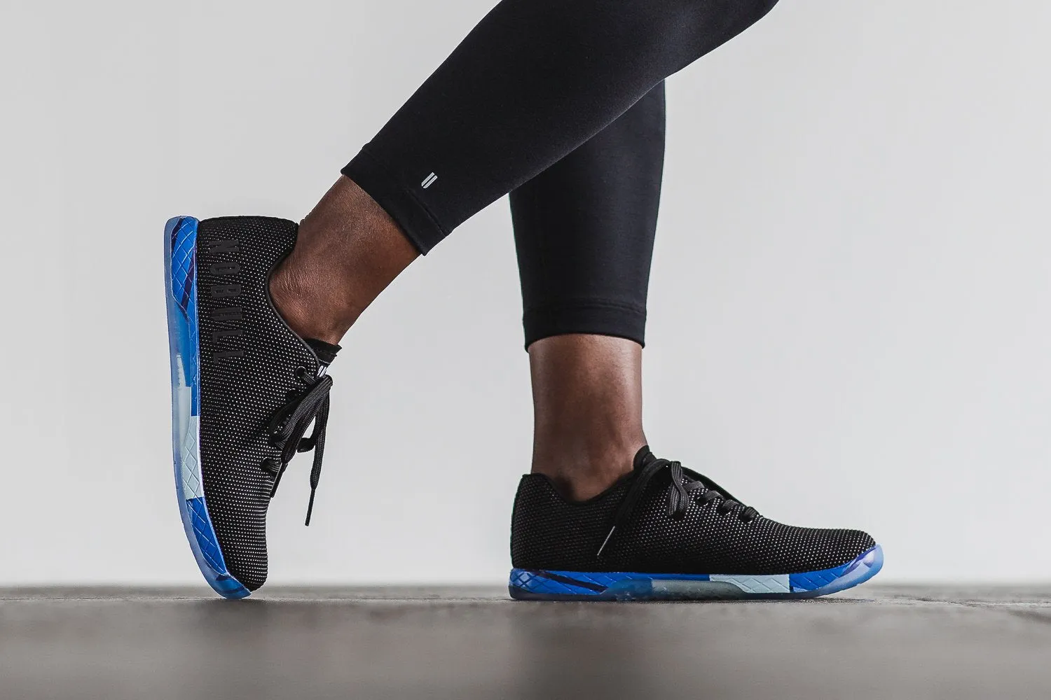 BLACK LIGHTNING TRAINER (WOMEN'S)