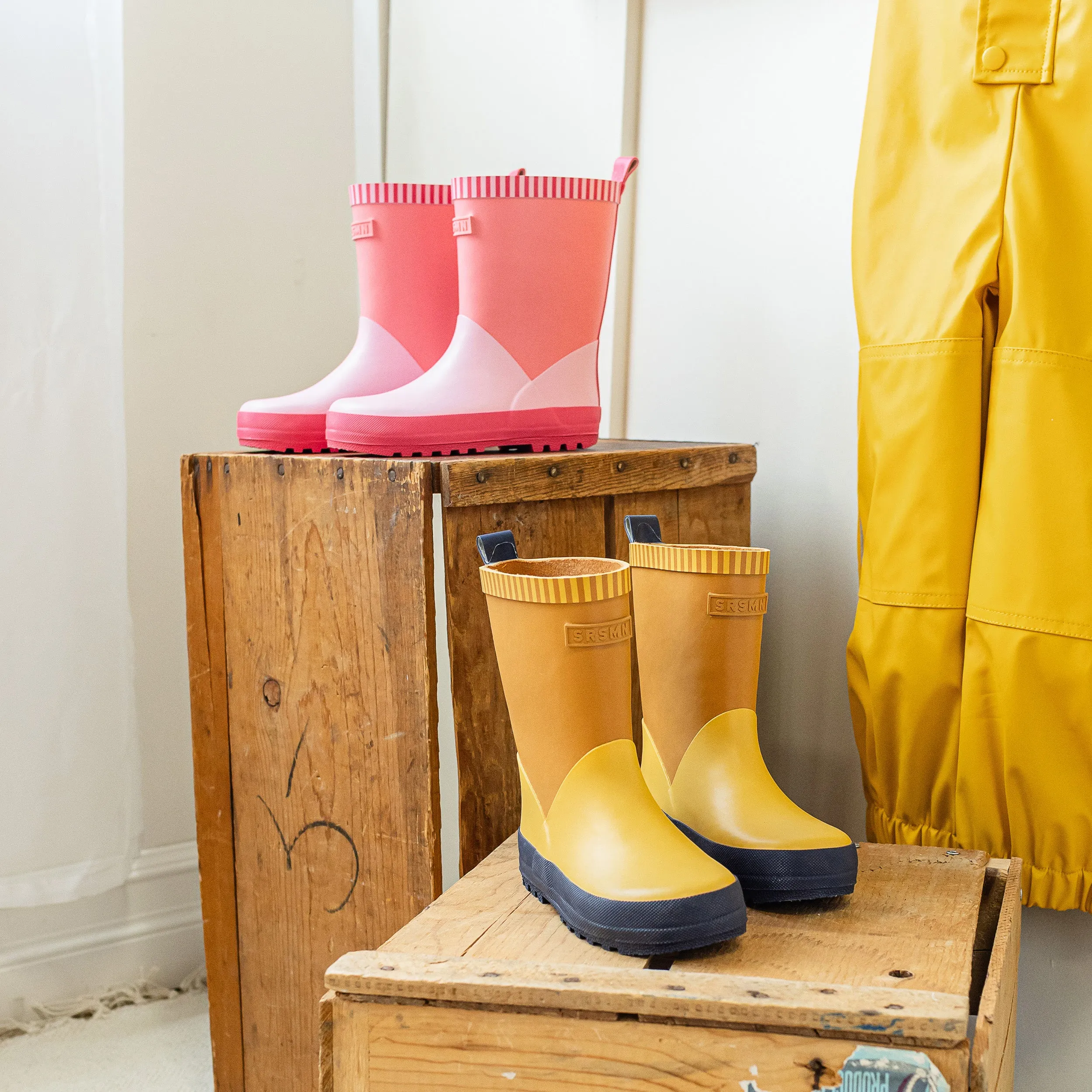 Bottes de pluie imperméables roses à blocs de couleur || Color-blocked pink waterproof rain boots