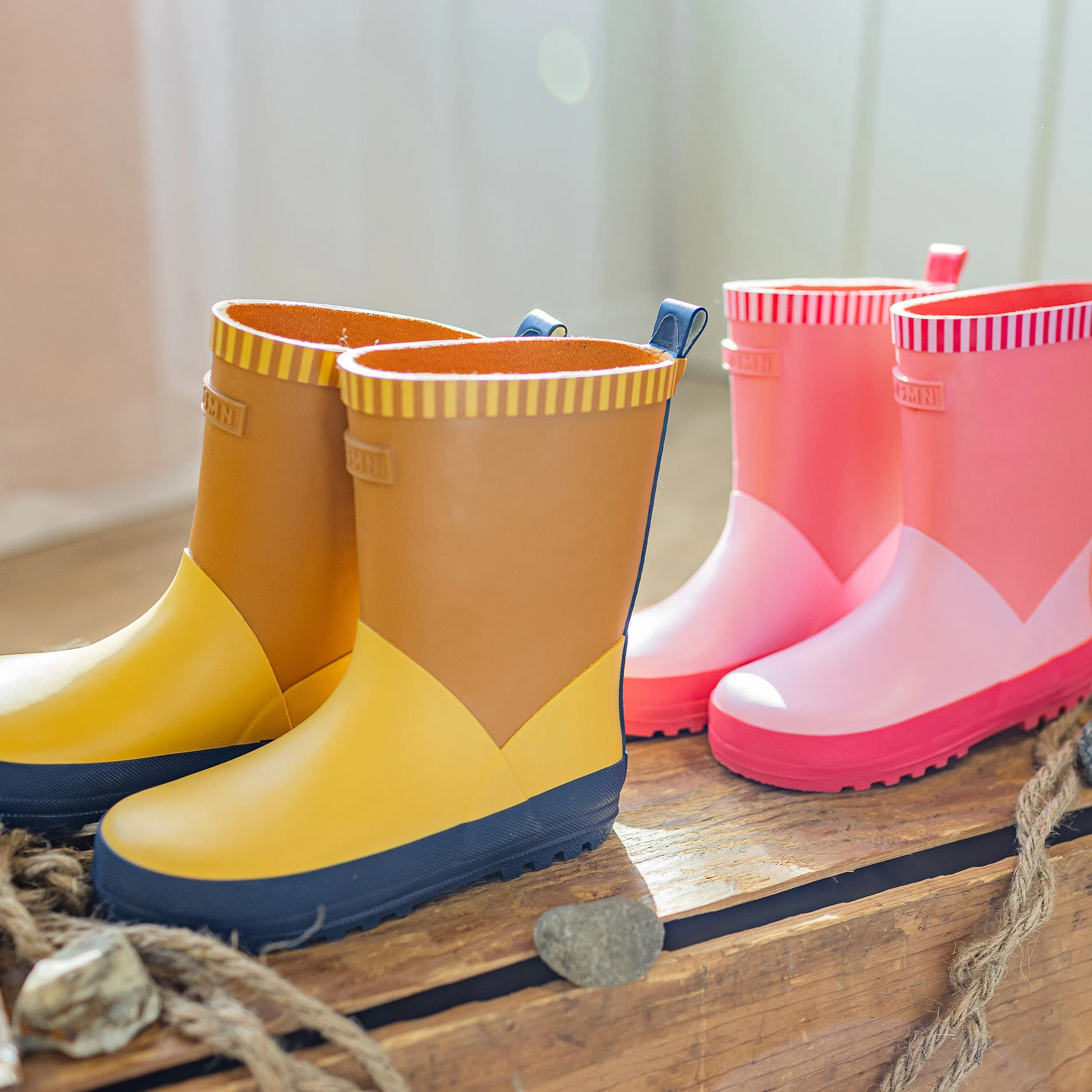 Bottes de pluie imperméables roses à blocs de couleur || Color-blocked pink waterproof rain boots