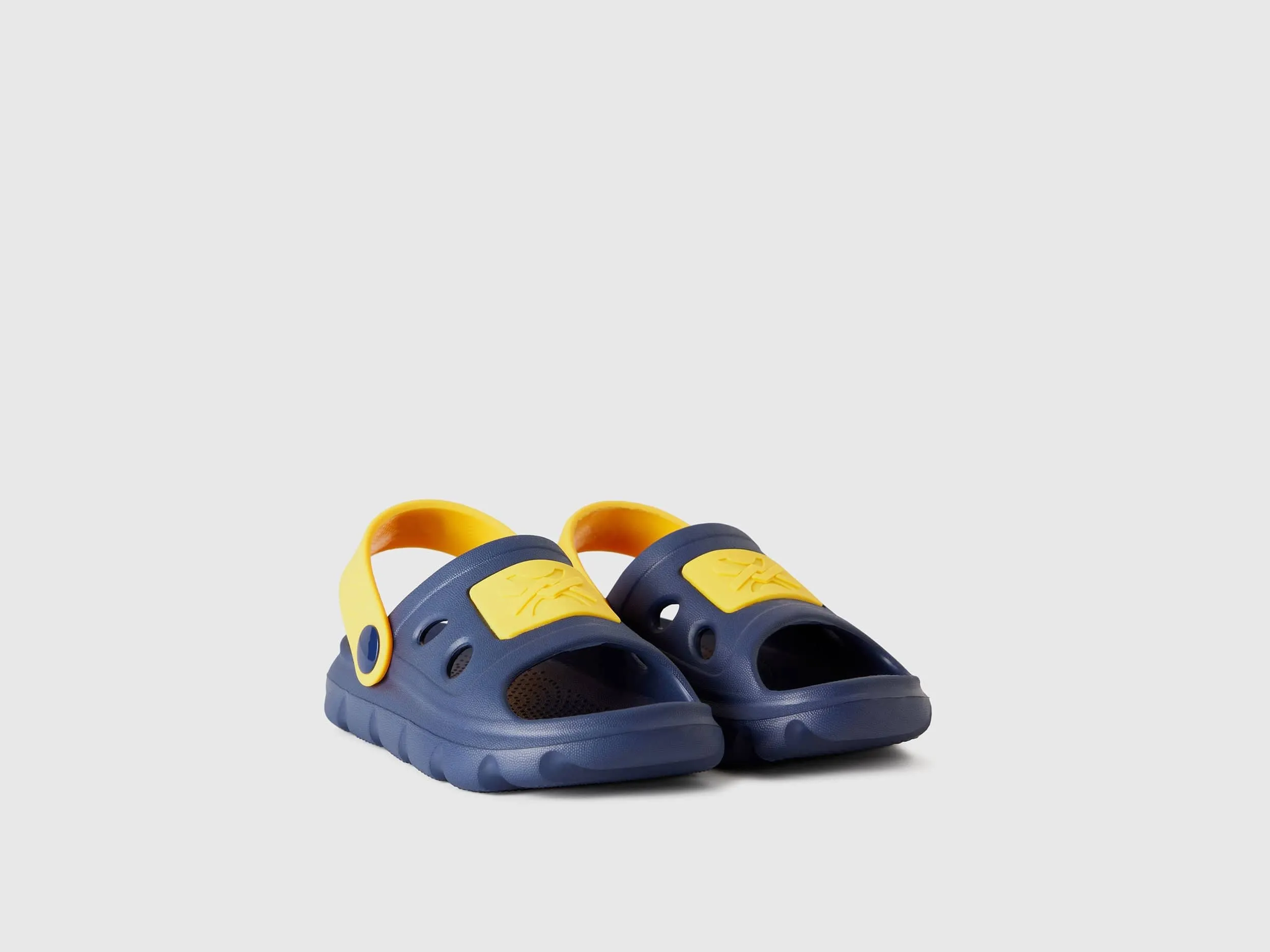 Lightweight sandals in rubber